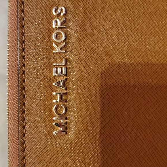 Michael Kors Jet Set Travel Wallet Saffiano Leather Luggage Color NWT - Picture 6 of 7